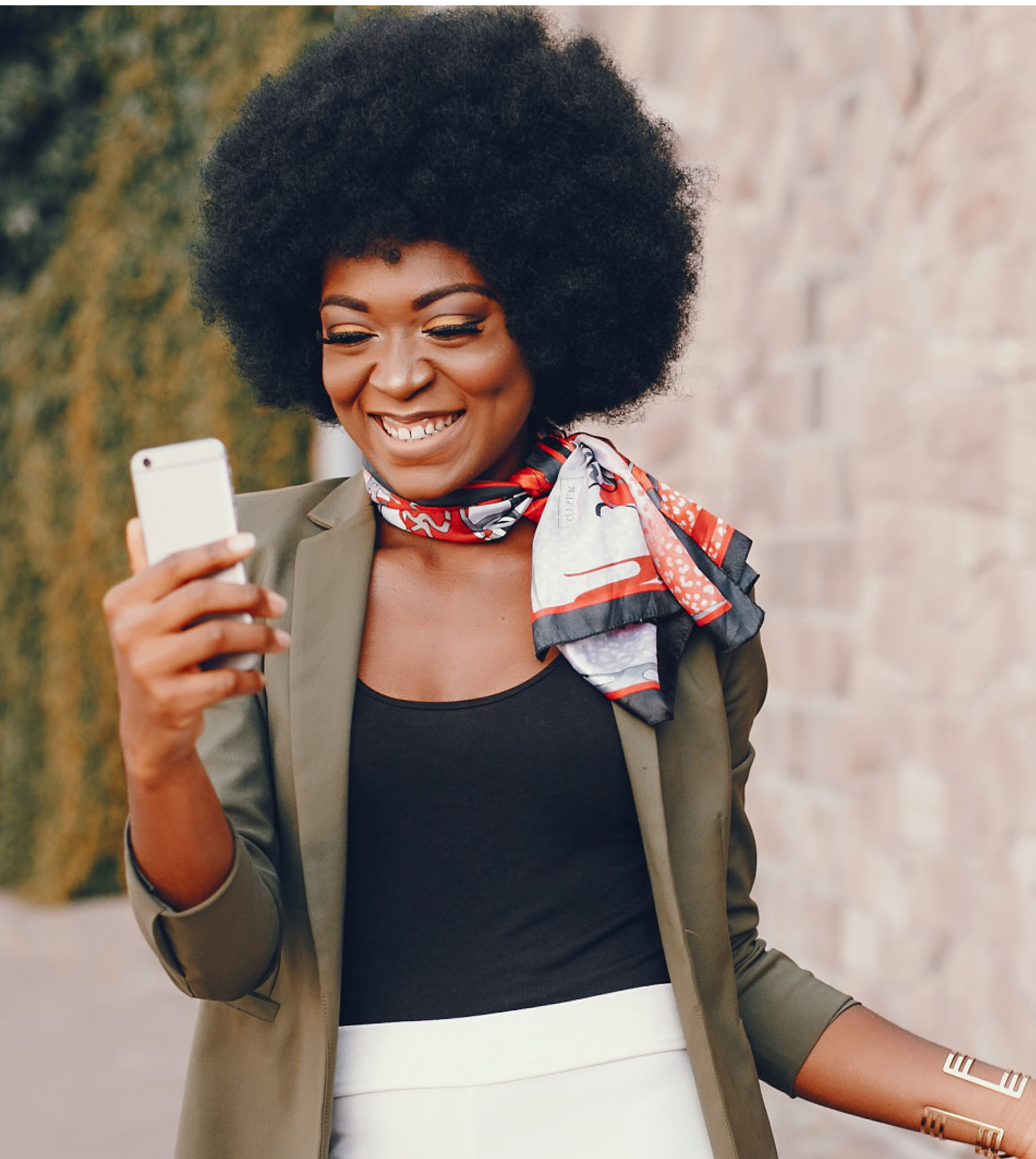 woman paying bills with platnova card